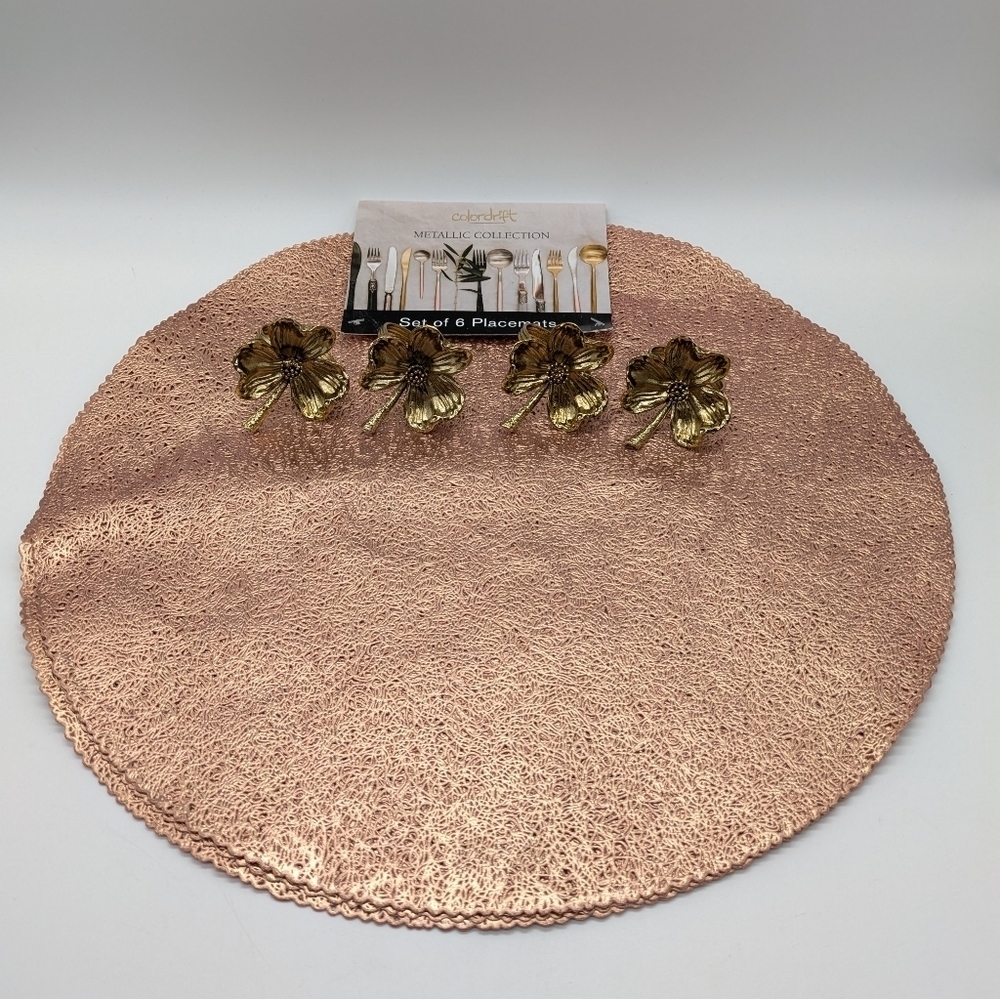NWT Colordrift Rose Gold Circle Vinyl Wipe Clean Placemats 4 Clover Napkin Rings